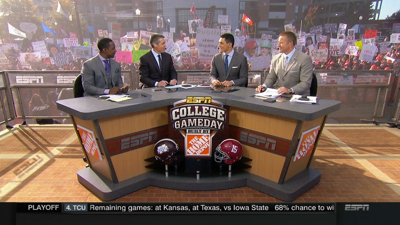 Illustration for article titled Tits Out For The Tide: Your College GameDay Sign Roundup